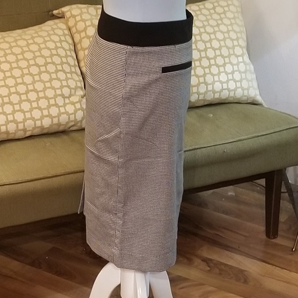 Christopher & Banks houndstooth pencil skirt. - Picture 5 of 7